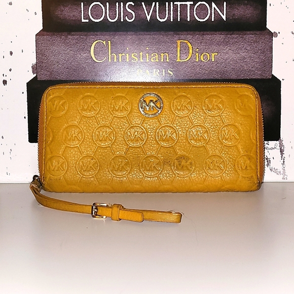 Michael Kors Handbags - Vintage Michael Kors mustard yellow well cherished wallet, 💛